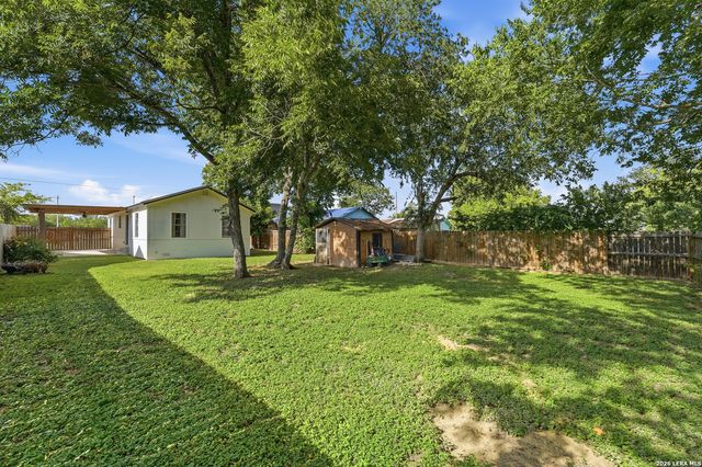 519 Collins Ave, Seguin, TX 78155