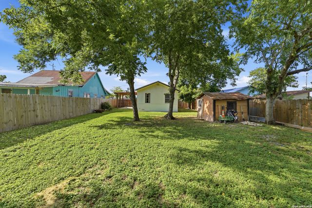 519 Collins Ave, Seguin, TX 78155