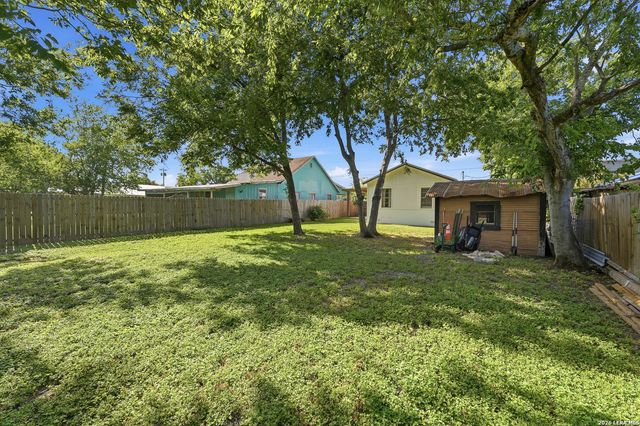 519 Collins Ave, Seguin, TX 78155