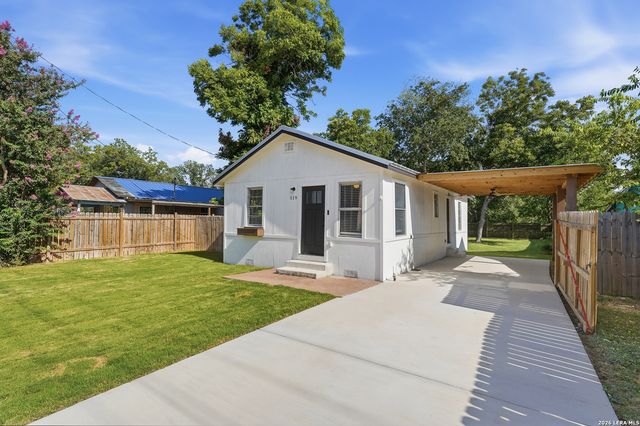 519 Collins Ave, Seguin, TX 78155