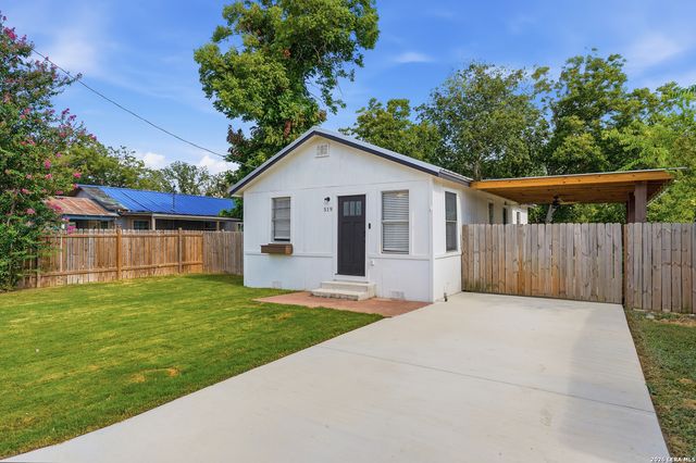 519 Collins Ave, Seguin, TX 78155