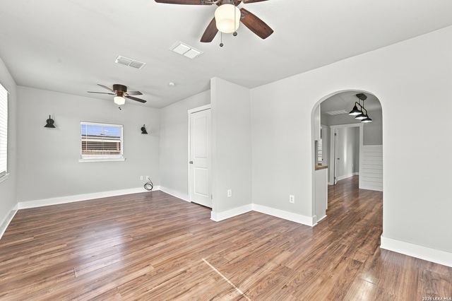 519 Collins Ave, Seguin, TX 78155