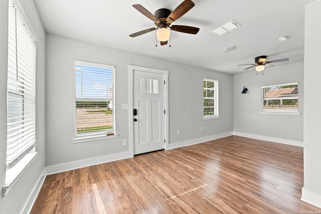 519 Collins Ave, Seguin, TX 78155