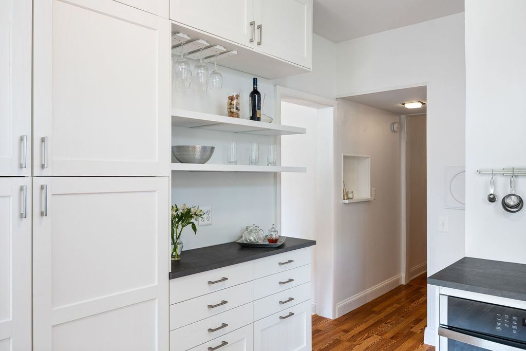 Image 13 of property listing at 6537 N Greenview Avenue, Chicago, IL 60626