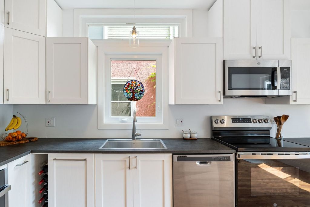 Image 14 of property listing at 6537 N Greenview Avenue, Chicago, IL 60626