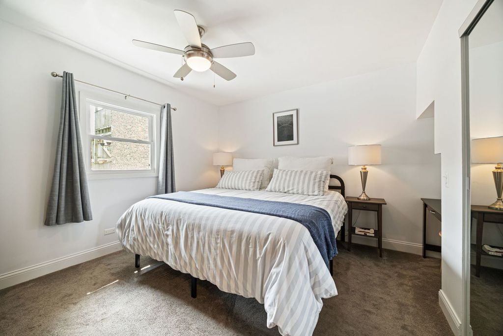 Image 17 of property listing at 6537 N Greenview Avenue, Chicago, IL 60626