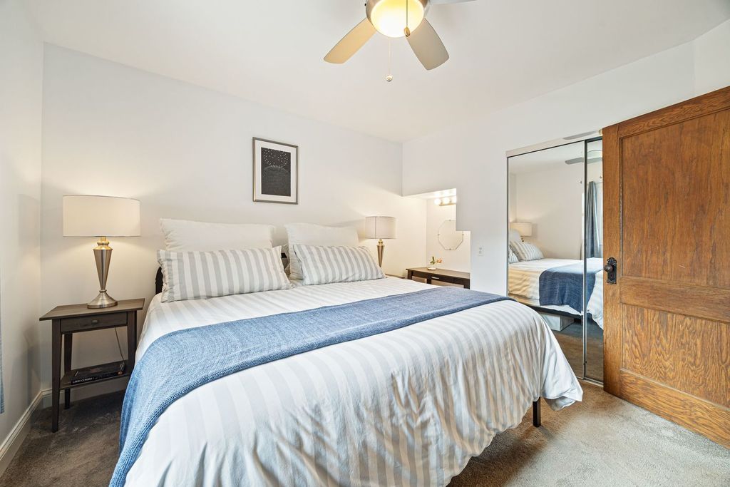 Image 18 of property listing at 6537 N Greenview Avenue, Chicago, IL 60626