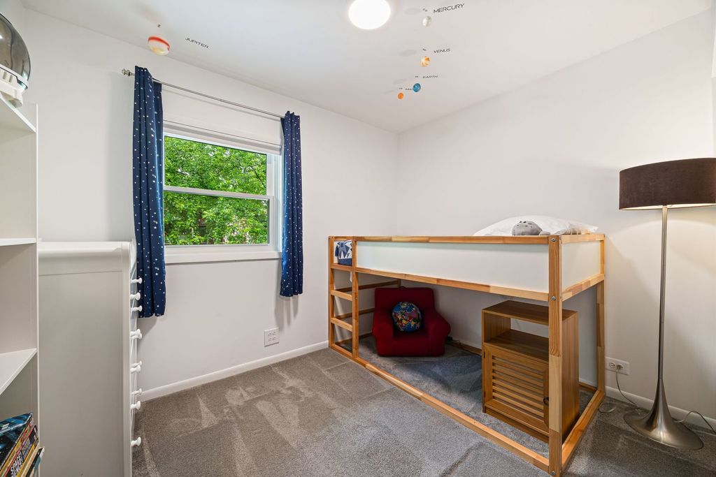 Image 20 of property listing at 6537 N Greenview Avenue, Chicago, IL 60626