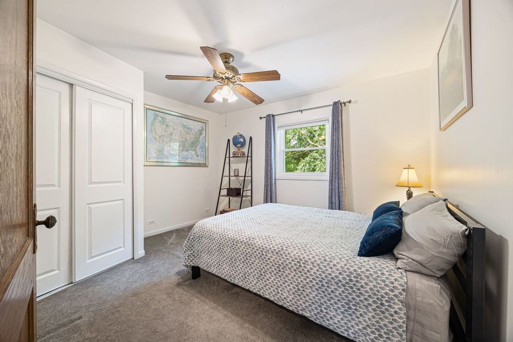 Image 21 of property listing at 6537 N Greenview Avenue, Chicago, IL 60626