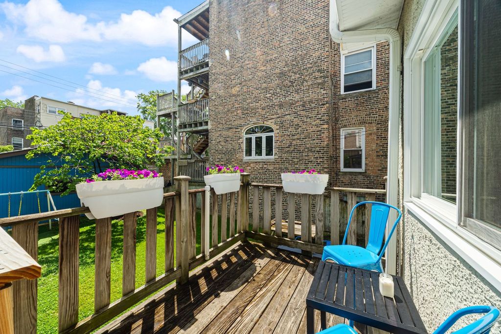Image 29 of property listing at 6537 N Greenview Avenue, Chicago, IL 60626