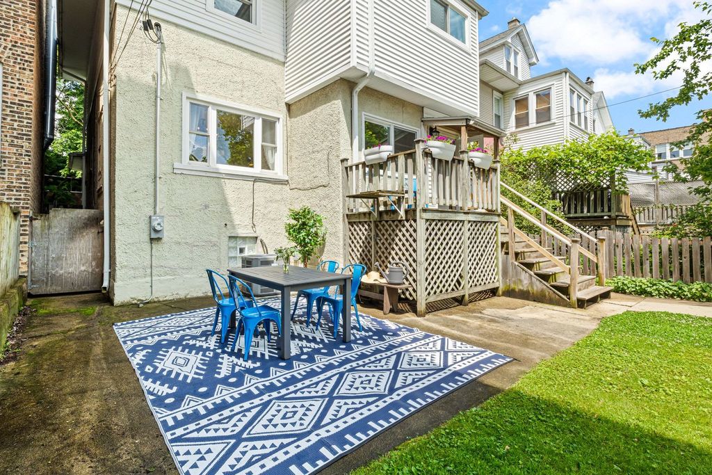 Image 30 of property listing at 6537 N Greenview Avenue, Chicago, IL 60626