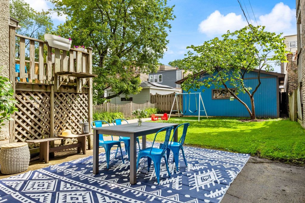 Image 31 of property listing at 6537 N Greenview Avenue, Chicago, IL 60626