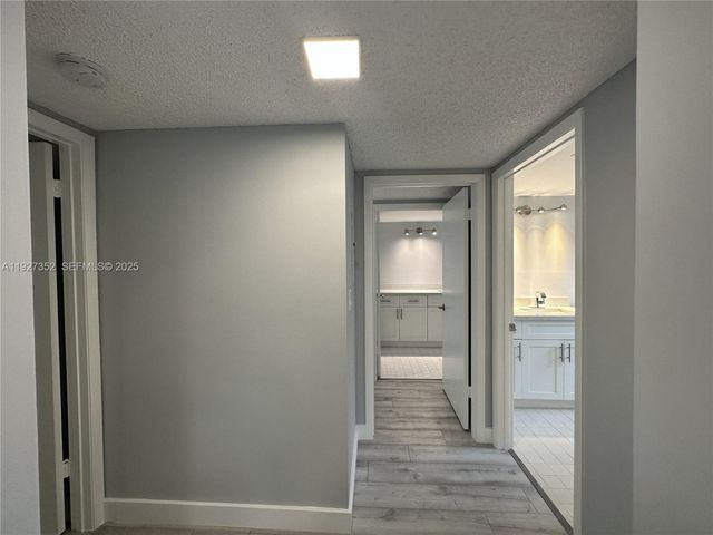 601 Ives Dairy Rd 403-8, Miami, FL 33179