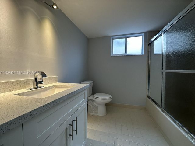 601 Ives Dairy Rd 403-8, Miami, FL 33179