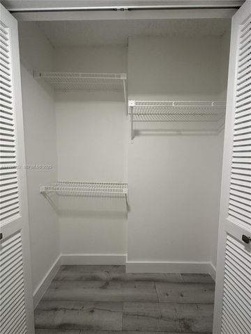 601 Ives Dairy Rd 403-8, Miami, FL 33179