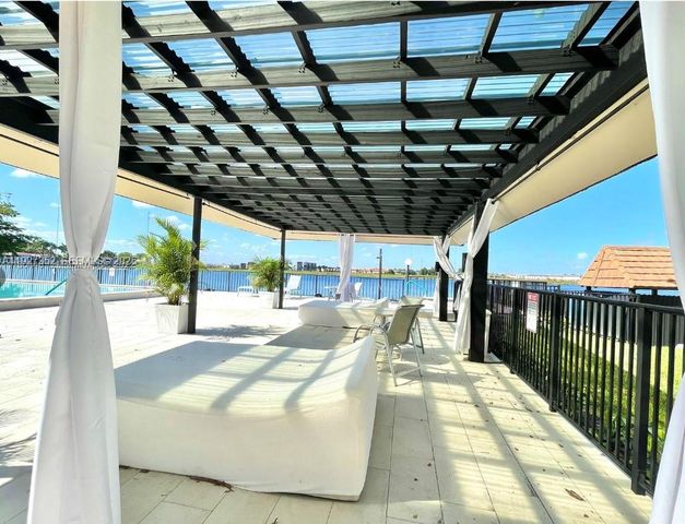 601 Ives Dairy Rd 403-8, Miami, FL 33179