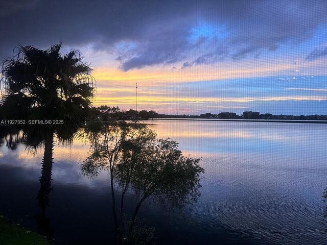 601 Ives Dairy Rd 403-8, Miami, FL 33179