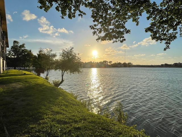 601 Ives Dairy Rd 403-8, Miami, FL 33179