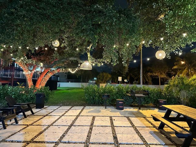 601 Ives Dairy Rd 403-8, Miami, FL 33179