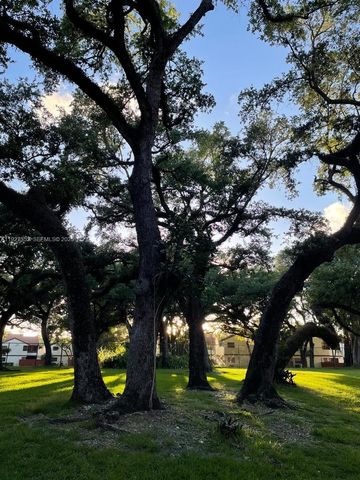 601 Ives Dairy Rd 403-8, Miami, FL 33179