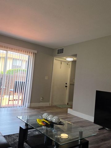 2110 Sherwood Forest Boulevard 24, West Palm Beach, FL 33415