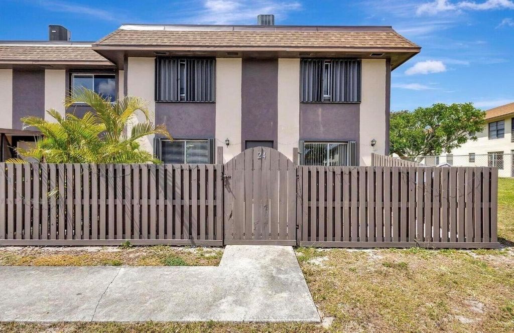 2110 Sherwood Forest Boulevard 24, West Palm Beach, FL 33415