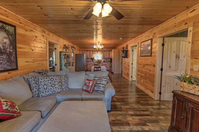 303 Walnut Grove Ln, Mcminnville, TN 37110