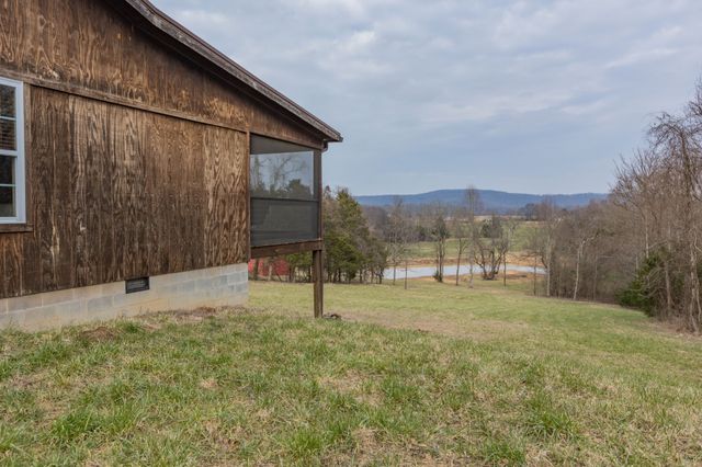 303 Walnut Grove Ln, Mcminnville, TN 37110