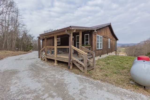 303 Walnut Grove Ln, Mcminnville, TN 37110