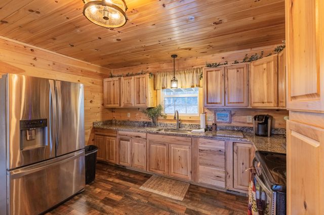 303 Walnut Grove Ln, Mcminnville, TN 37110