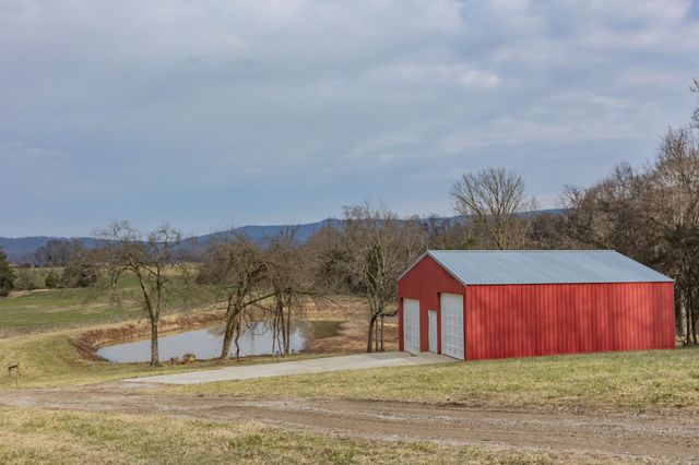 303 Walnut Grove Ln, Mcminnville, TN 37110