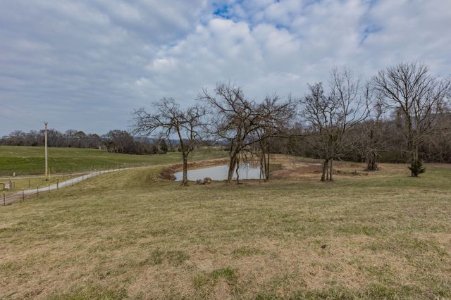 303 Walnut Grove Ln, Mcminnville, TN 37110