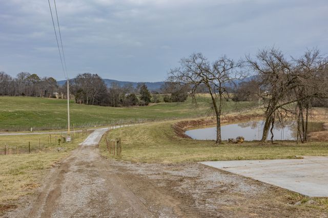 303 Walnut Grove Ln, Mcminnville, TN 37110