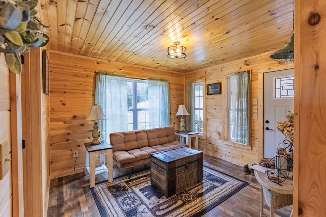 303 Walnut Grove Ln, Mcminnville, TN 37110