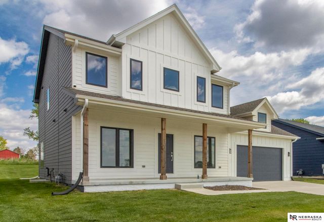2855 Southern Hills Drive, Blair, NE 68008