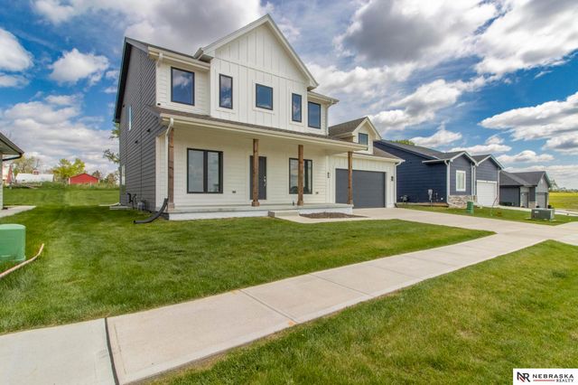 2855 Southern Hills Drive, Blair, NE 68008