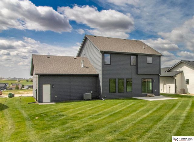 2855 Southern Hills Drive, Blair, NE 68008