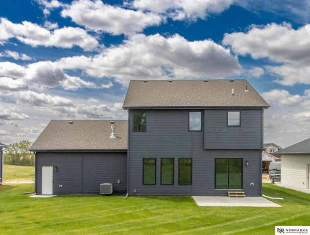 2855 Southern Hills Drive, Blair, NE 68008