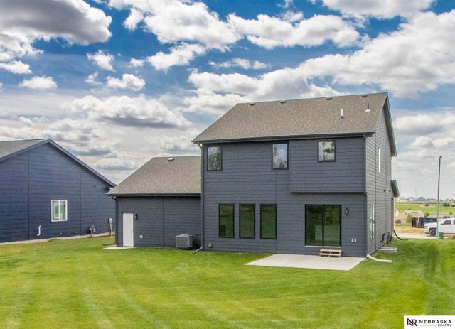 2855 Southern Hills Drive, Blair, NE 68008