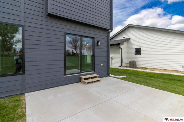 2855 Southern Hills Drive, Blair, NE 68008