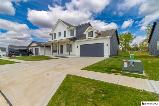 2855 Southern Hills Drive, Blair, NE 68008