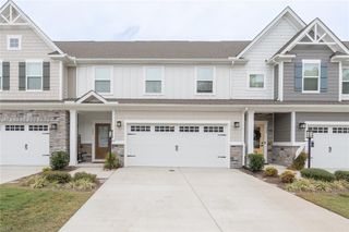 526 Eldridge LN, Chesapeake, VA 23323