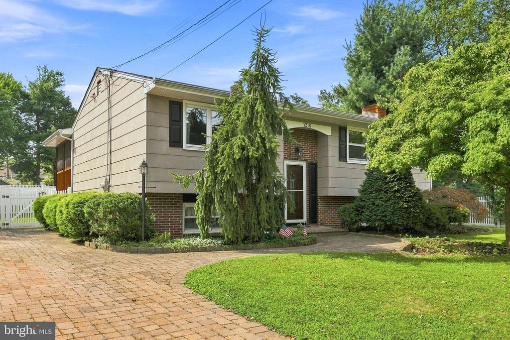 1218 LINCOLN AVE, West Deptford, NJ 08096