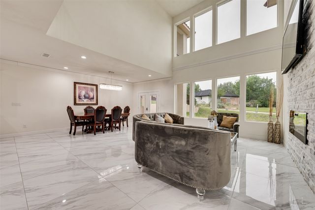 7725 Lakeview Circle, Fort Worth, TX 76179