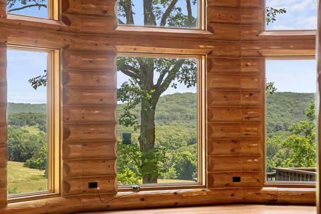37 Wild Horse Lane, Galena, MO 65656