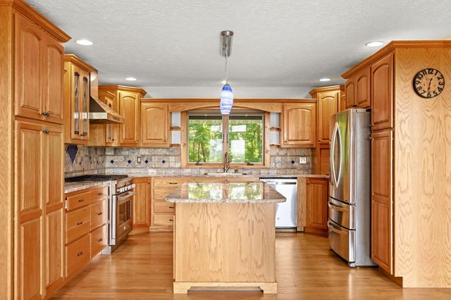 37 Wild Horse Lane, Galena, MO 65656
