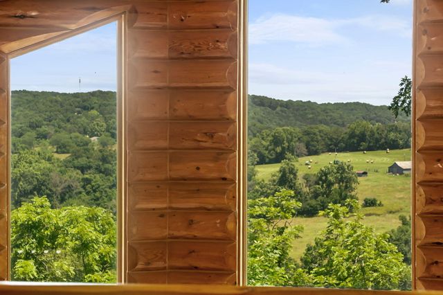 37 Wild Horse Lane, Galena, MO 65656