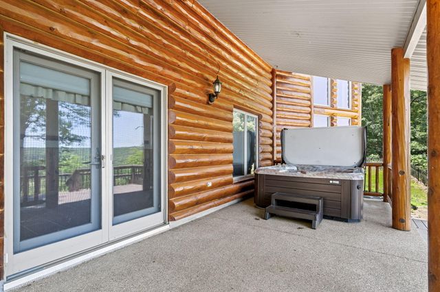 37 Wild Horse Lane, Galena, MO 65656