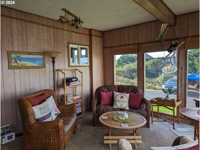 88565 2ND Ave, Florence, OR 97439