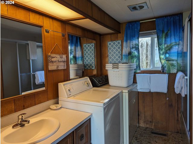 88565 2ND Ave, Florence, OR 97439